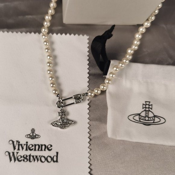Vivienne Westwood Sliver Safety Pin Pearl Necklace - Picture 2 of 5
